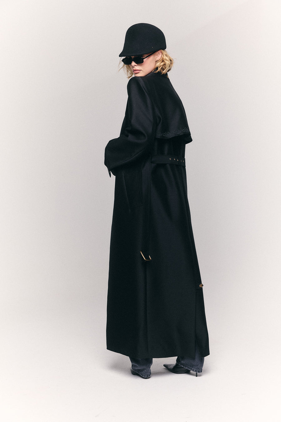 TRENCH COAT IN BLACK